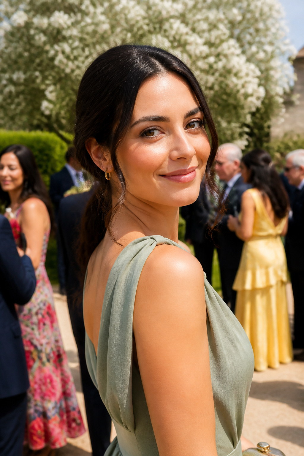A wedding guest showing minimalist makeup with subtle blush and defined lashes.