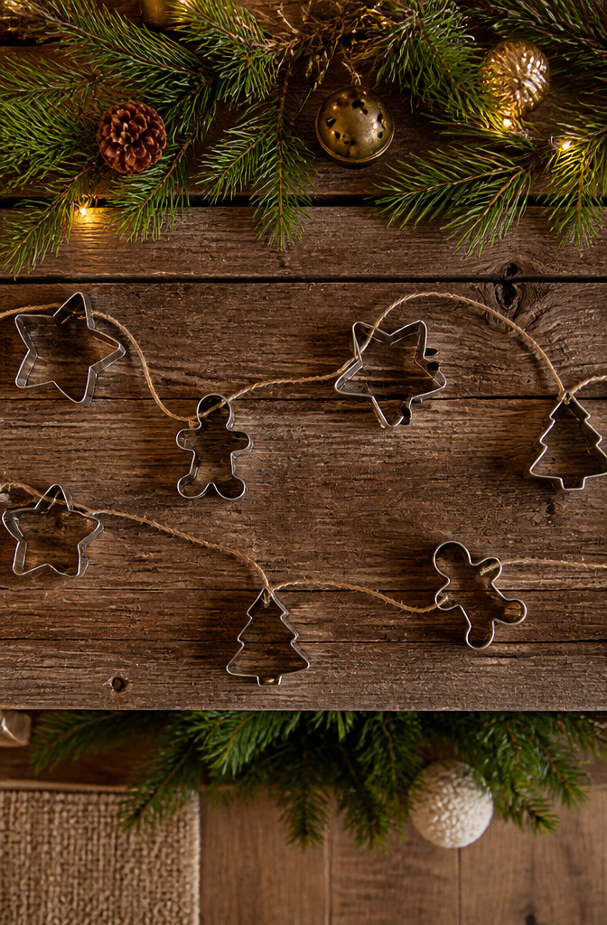 Cute Christmas DIY Decorations: 20 Fresh Ideas for 2026 18 Metal cookie cutters strung together as a garland.