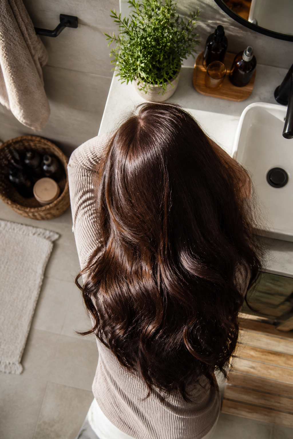 A color depositing treatment mask for hair care.