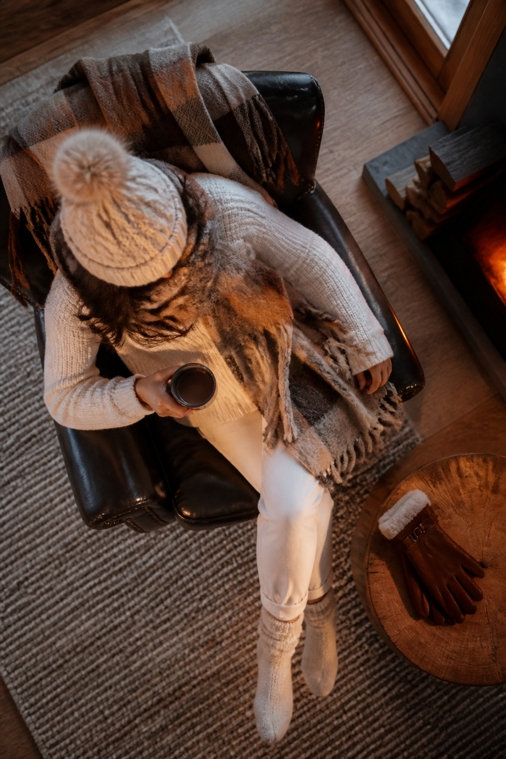 Après Ski Outfits: A Guide to Off-Slope Style 5 Accessories including beanie and scarf complement a winter outfit.