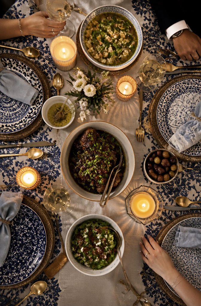 20 Wedding Ideas for a Memorable 2026 Celebration 9 A wedding table set with dishes from both families' culinary traditions.