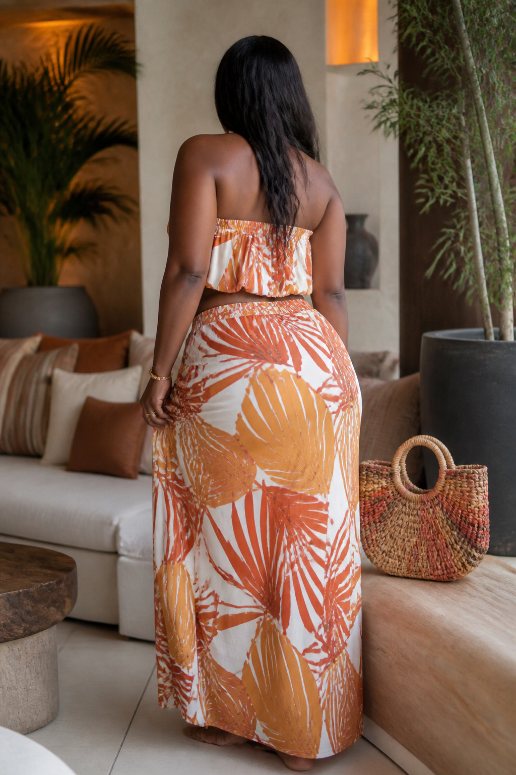 Chic matching set with an elasticized top and flowy skirt.
