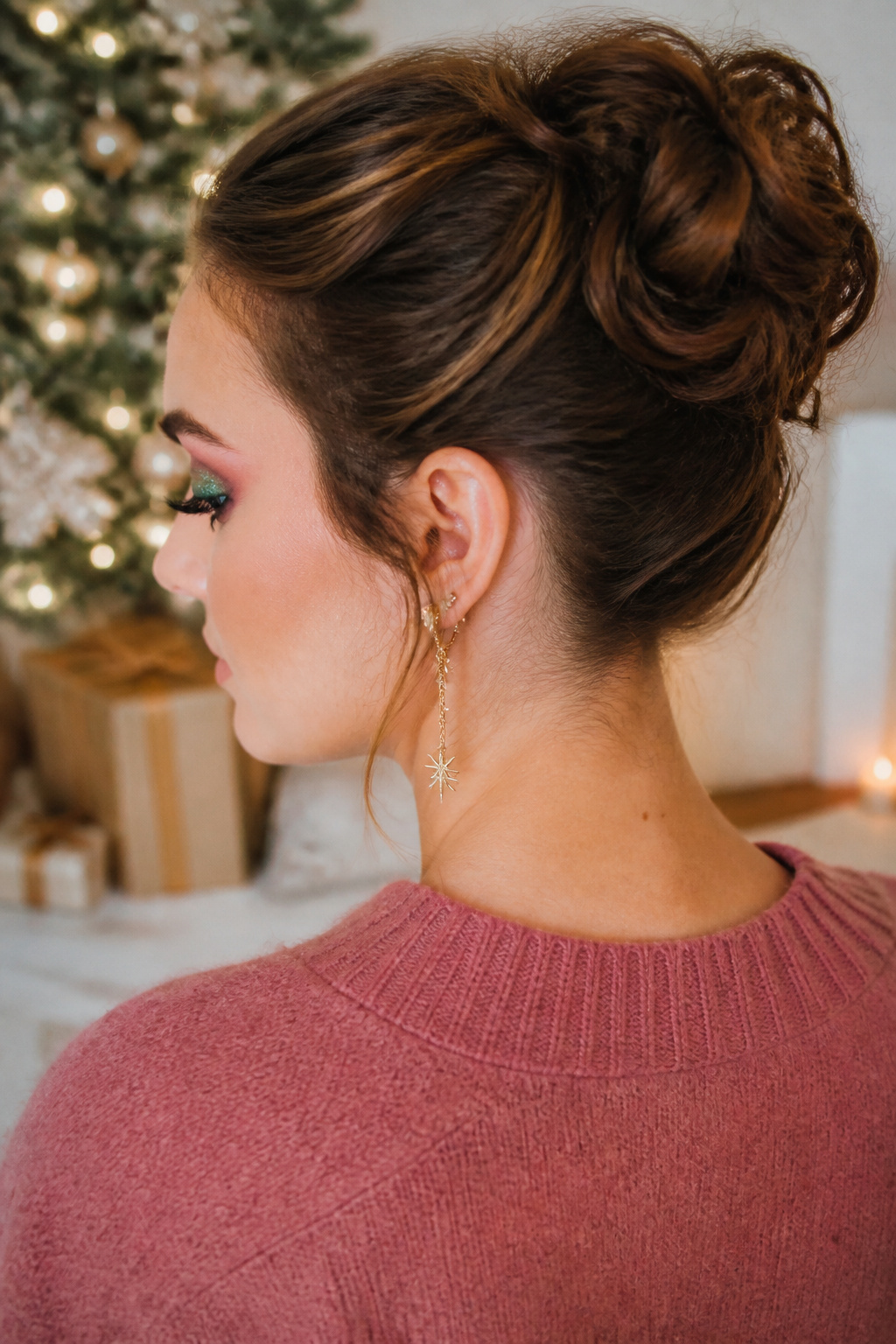 Model with glittering emerald eyeshadow and warm pink in the crease.